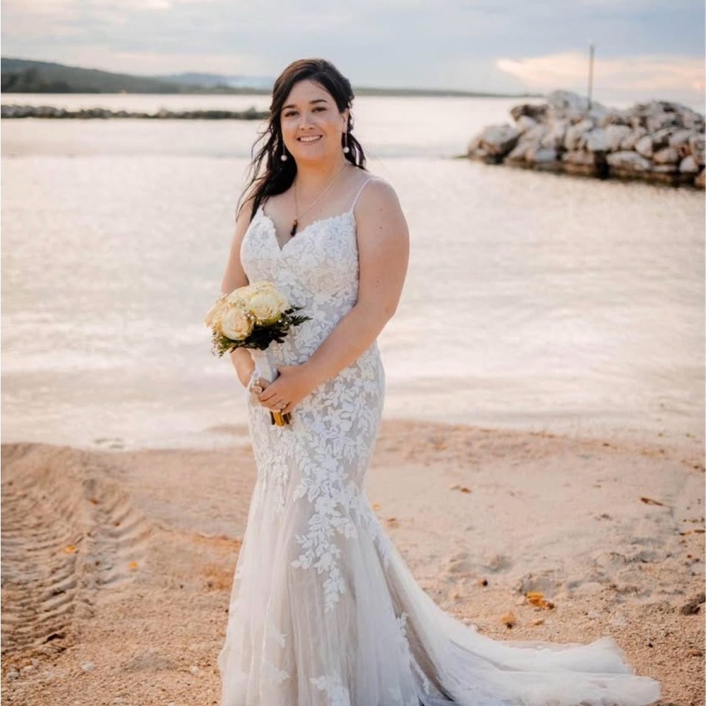 Stella York White Lace Wedding Dress